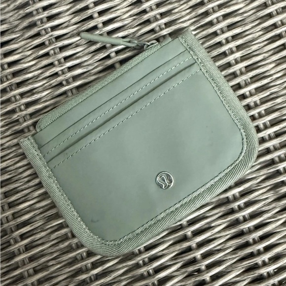 Lululemon True Identity Card Case One Size Gray Eucalyptus - Pre-owned ￼ - Picture 1 of 10